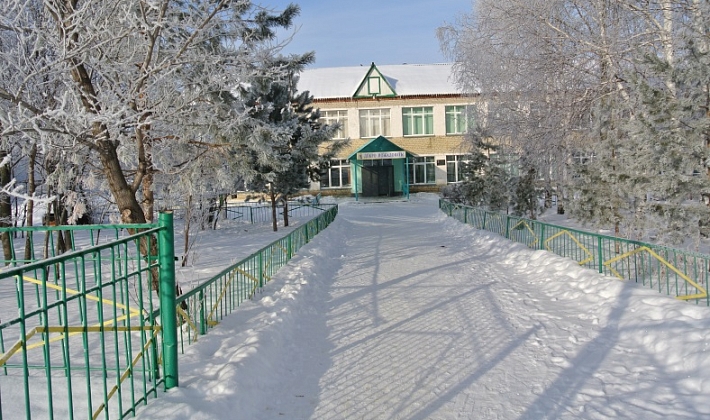 Школа зимой