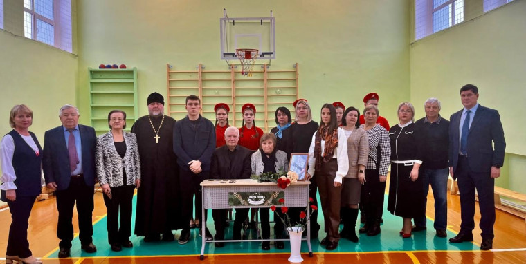 Парта героя.
